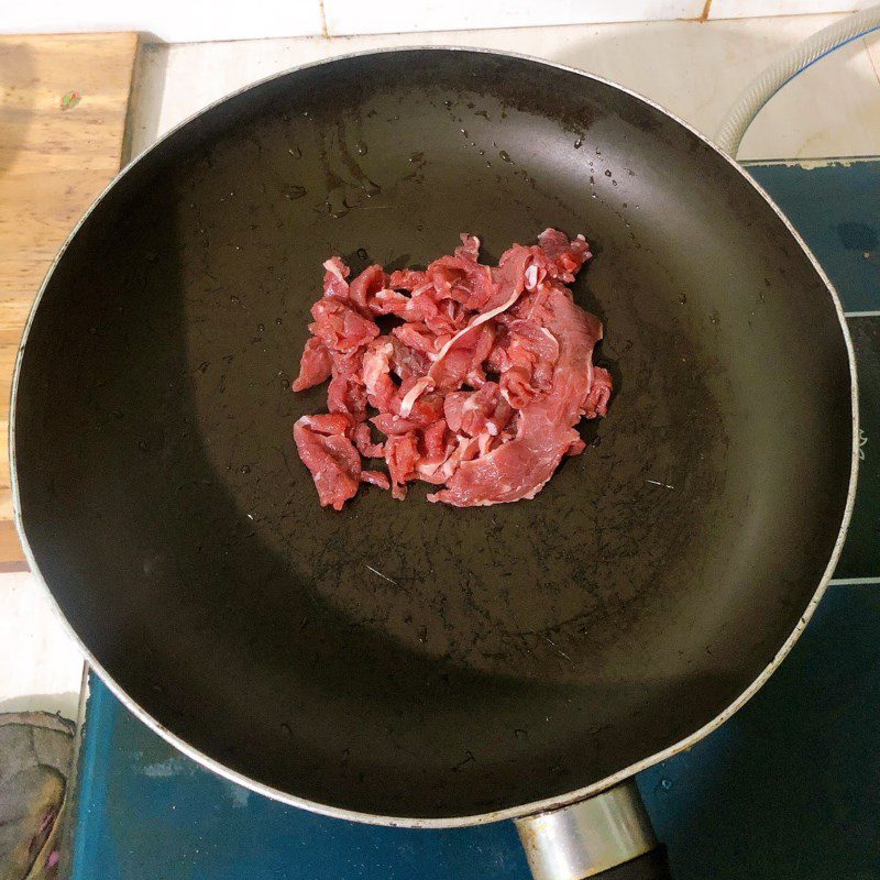 Step 2 Make stir-fried green beans with beef Stir-fried beef with green beans