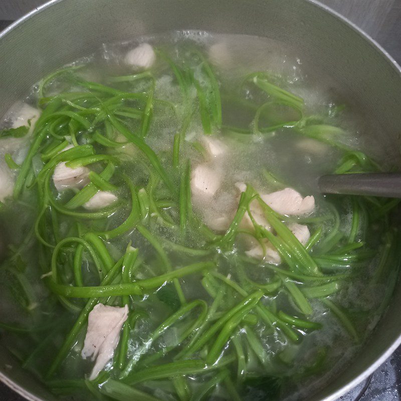 Step 3 Cooking water spinach soup with chicken Water spinach soup with chicken