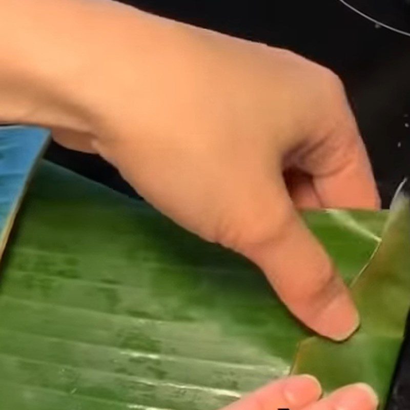 Step 1 Make banana leaf mold for Hai Phong Banh Beo