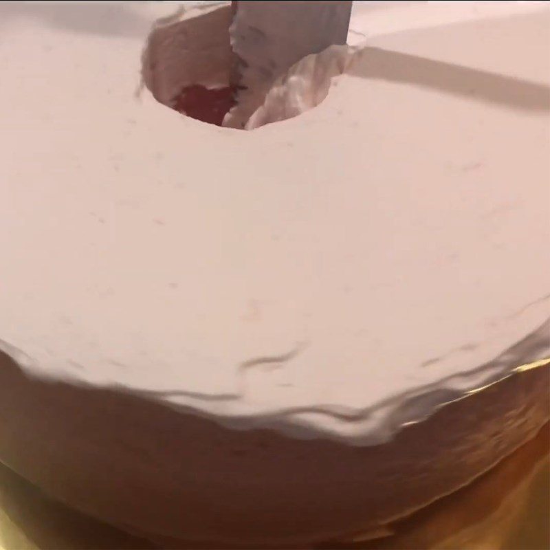 Step 5 Make the frosting layer for the rose chiffon cake