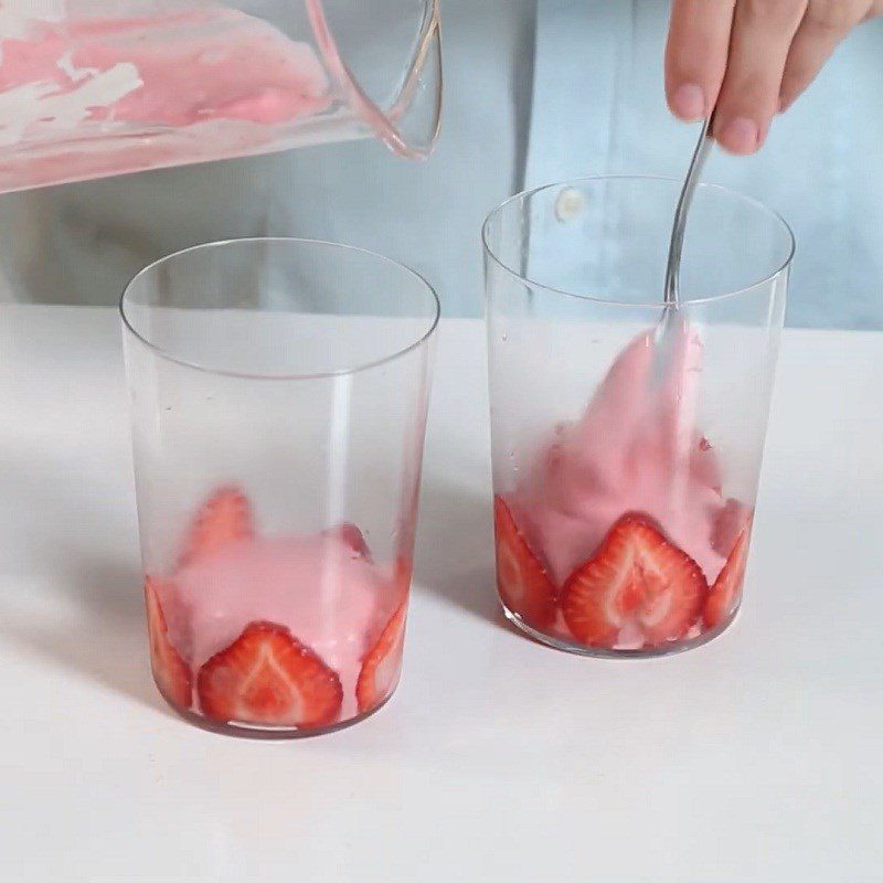 Step 1 Make the pink smoothie layer Sunset smoothie 3 layers