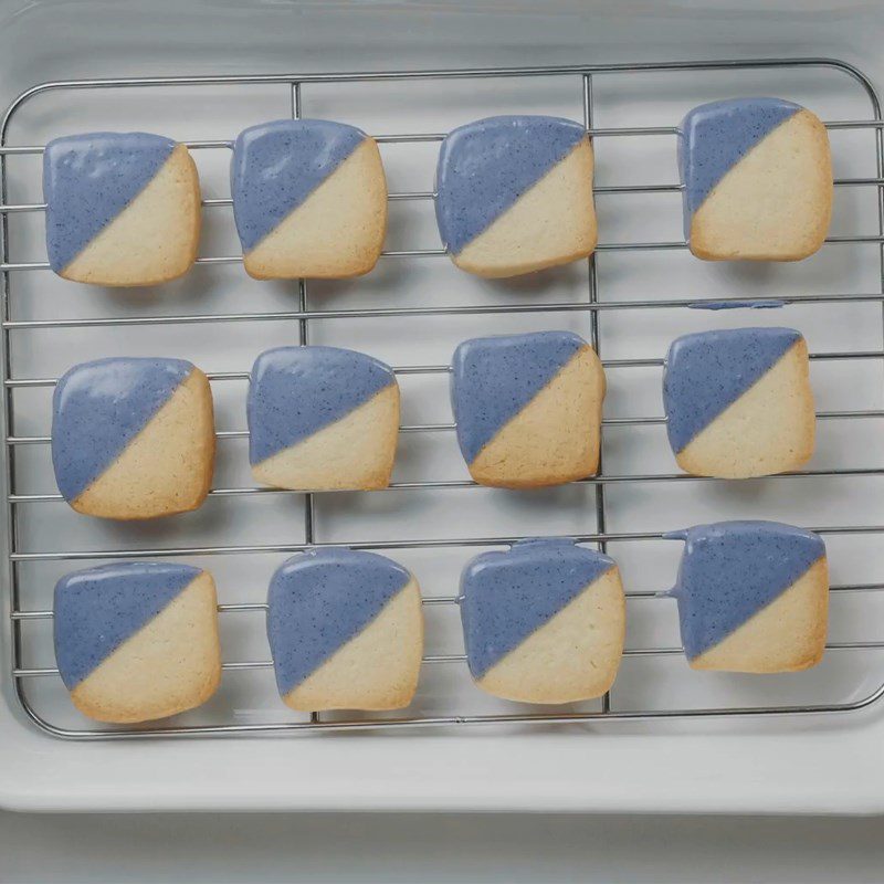 Step 4 Making the Chocolate Coating Butterfly Pea Flower Cookies