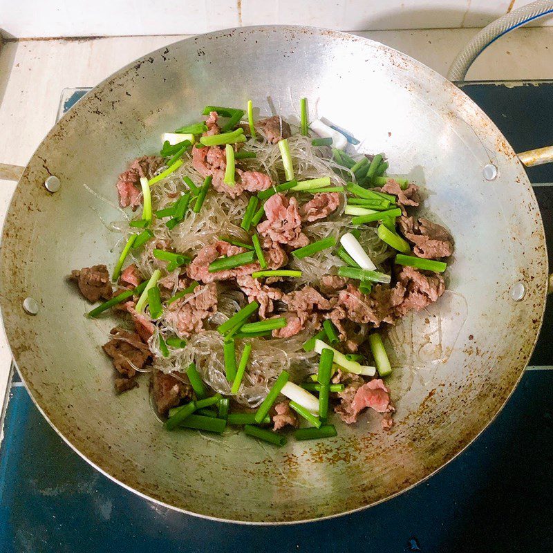 Step 2 Make stir-fried noodles with beef Stir-fried noodles with beef