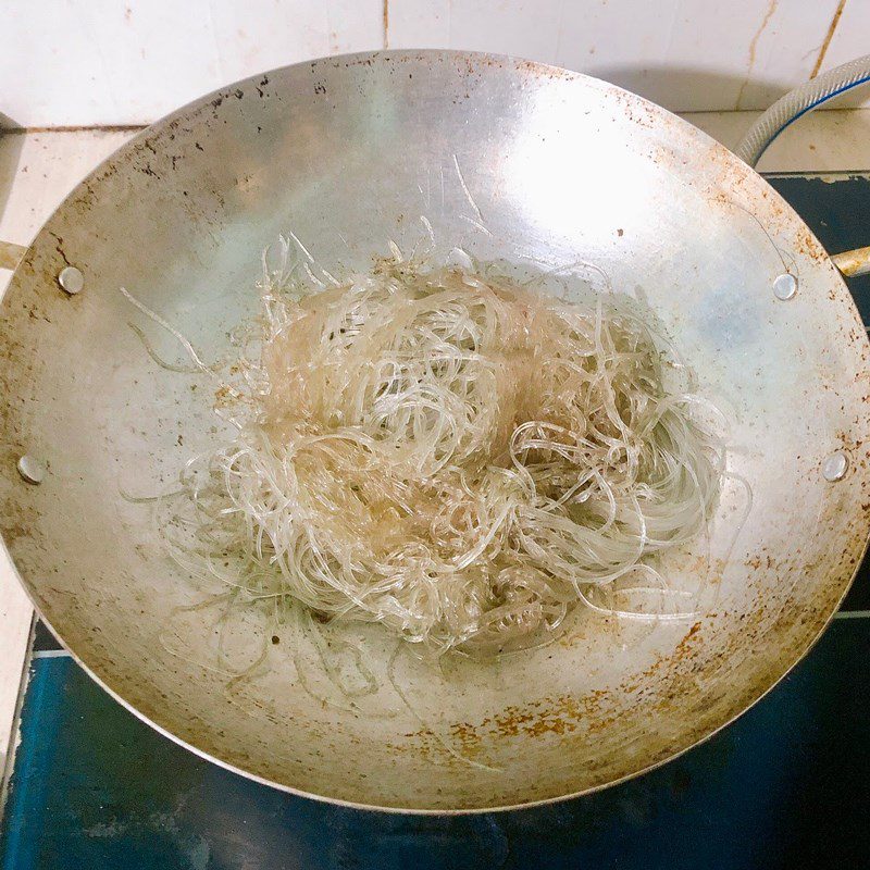 Step 2 Make stir-fried noodles with beef Stir-fried noodles with beef