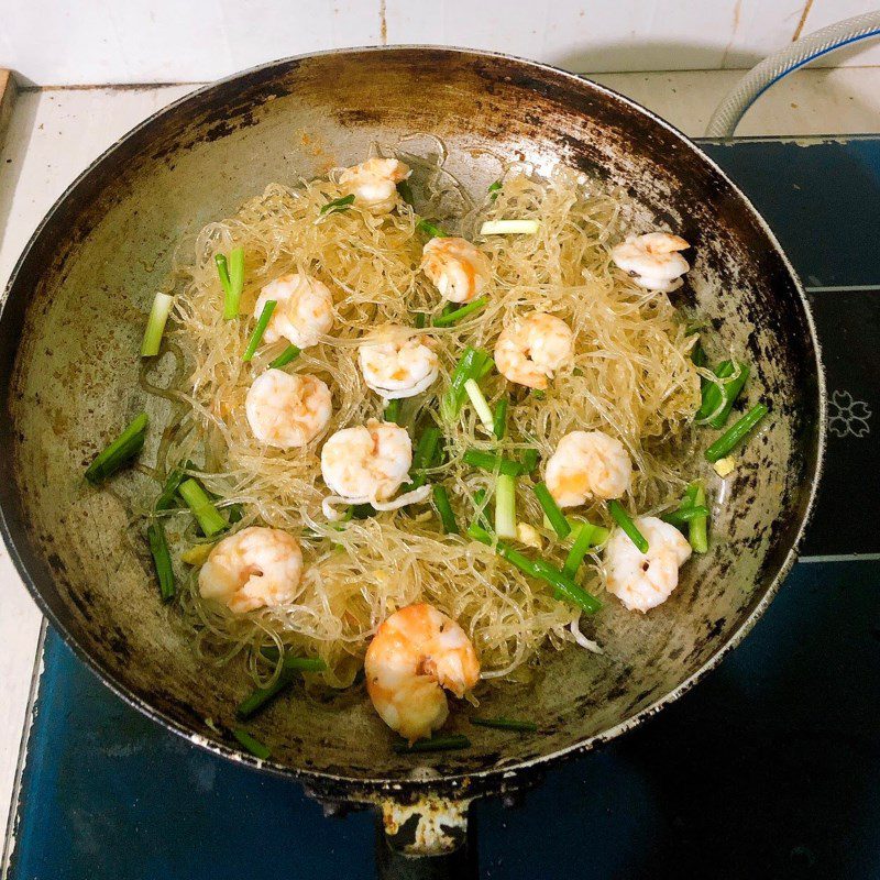 Step 2 Stir-fried vermicelli with shrimp Stir-fried vermicelli with shrimp