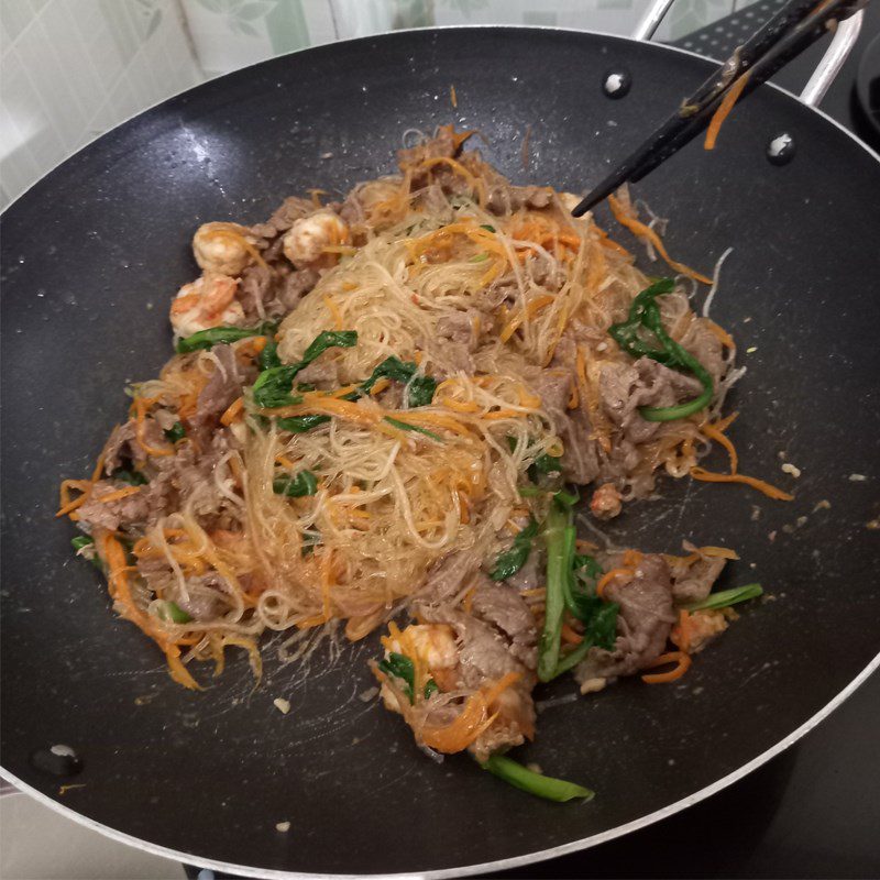 Step 3 Stir-fried vermicelli with shrimp and beef