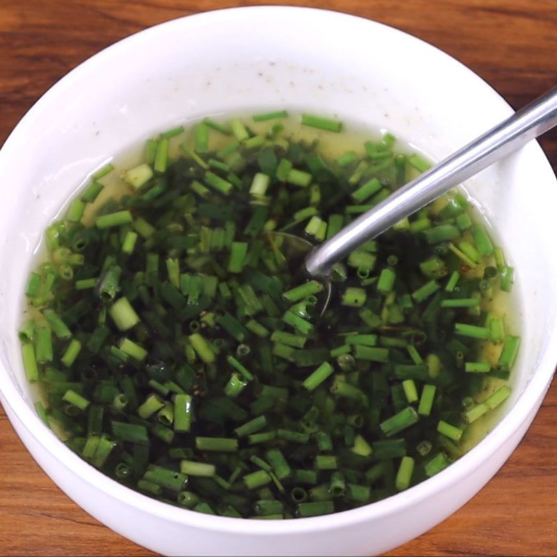 Step 2 Make scallion oil Fried tofu with scallion oil and pork floss