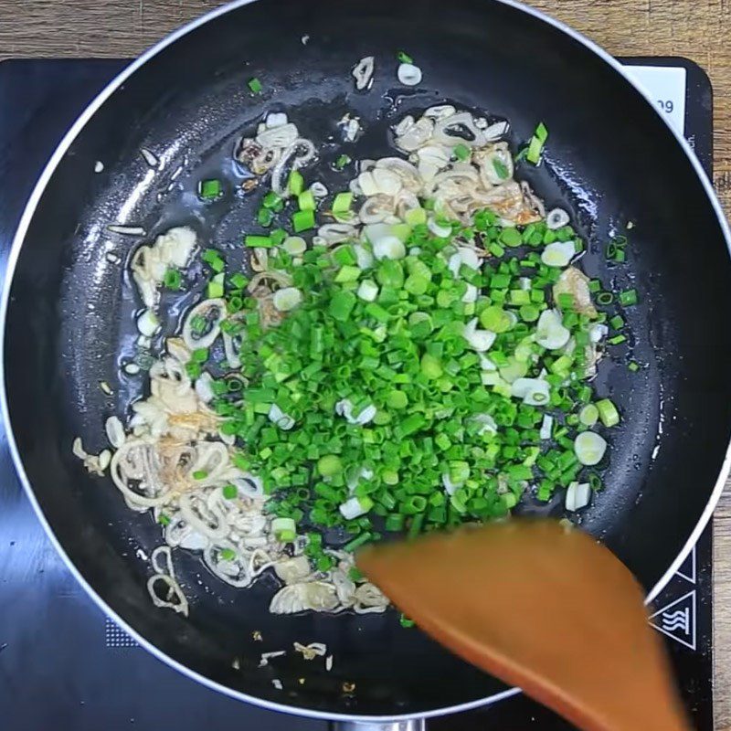 Step 3 Make scallion oil and finish Fried tofu with scallion oil and peanuts