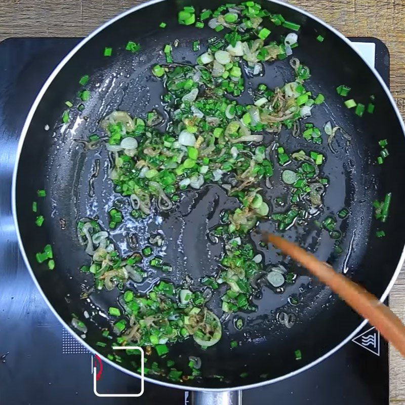 Step 3 Make scallion oil and finish Fried tofu with scallion oil and peanuts