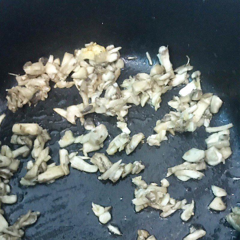 Step 3 Stuffed oyster mushrooms braised with meat