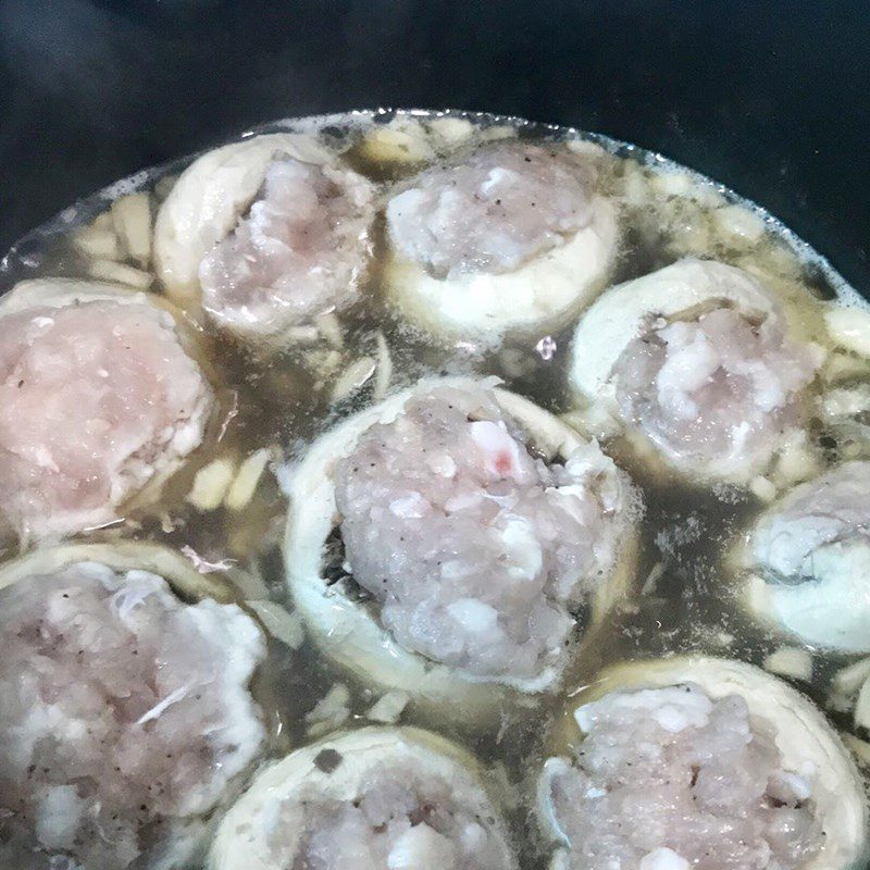 Step 3 Stuffed oyster mushrooms braised with meat