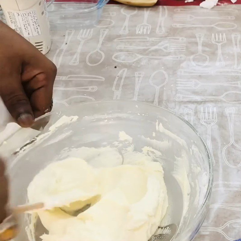 Step 5 Make the cream filling with flour