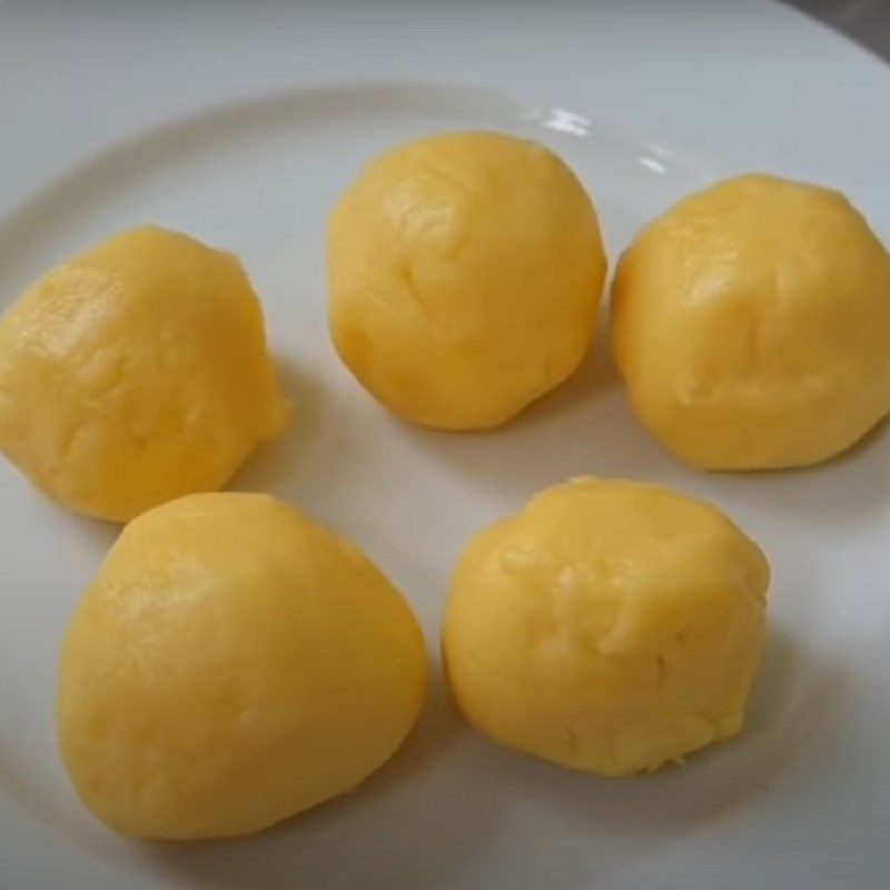 Step 1 Make milk egg filling for Orange Bun