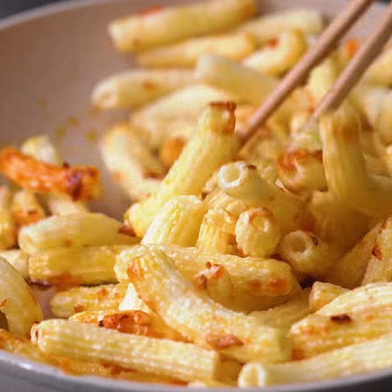 Step 3 Make garlic butter chili fried noodles Garlic butter chili fried noodles