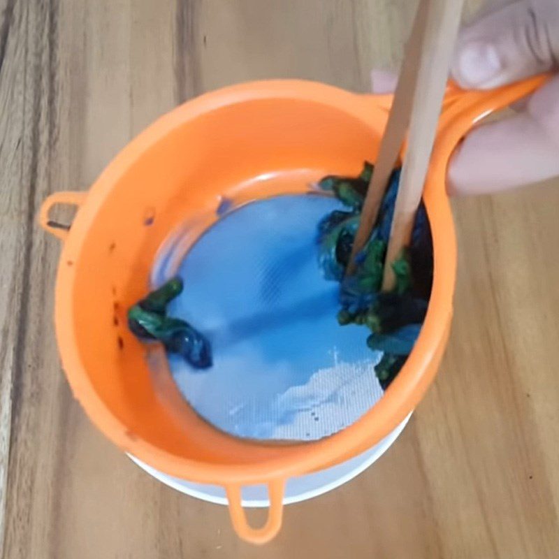 Step 2 Make coconut milk with butterfly pea flowers Butterfly Pea Sticky Rice