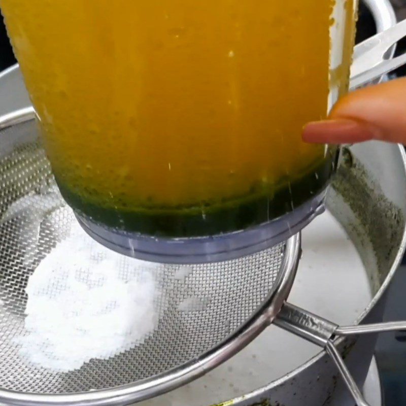 Step 6 Make pandan coconut milk with pandan sticky rice