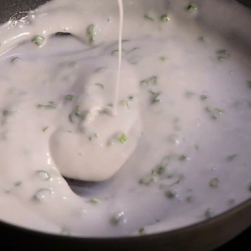 Step 6 Make onion broth for sweet rice cakes with palm sugar