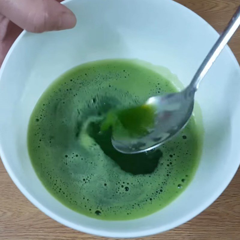 Step 3 Making pandan leaf extract Mooncake with corn milk and pandan leaves