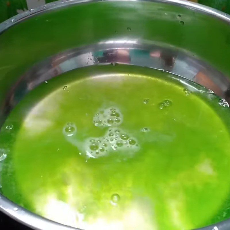 Step 4 Make Mirinda jelly water for mooncake with mango filling