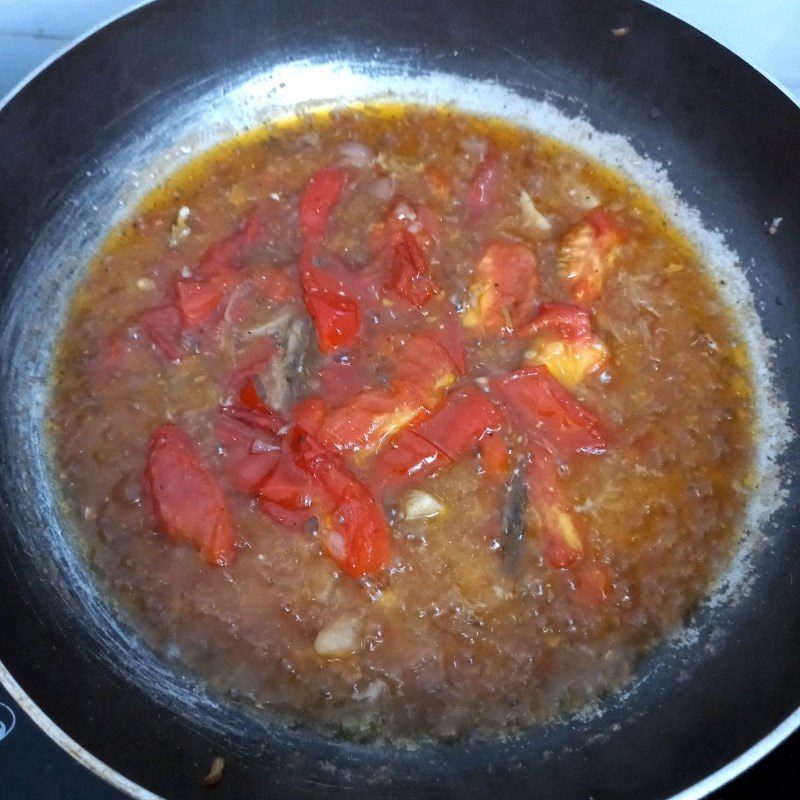 Step 4 Making mackerel in tomato sauce