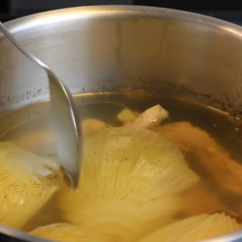 Step 4 Make the dipping soup for dried noodle char siu