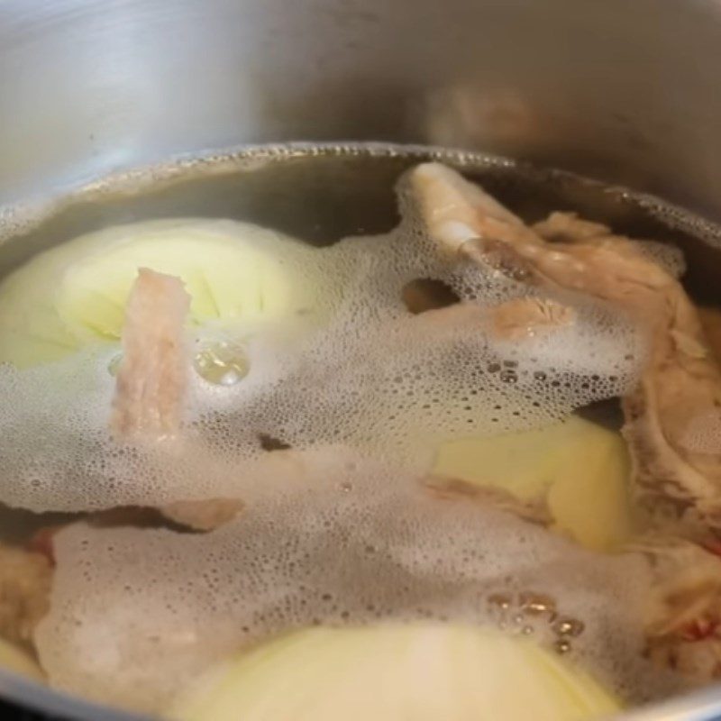 Step 4 Make the dipping soup for dried noodle char siu