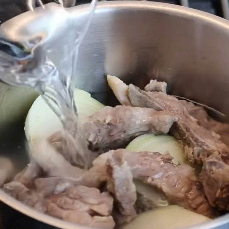 Step 4 Make the dipping soup for dried noodle char siu