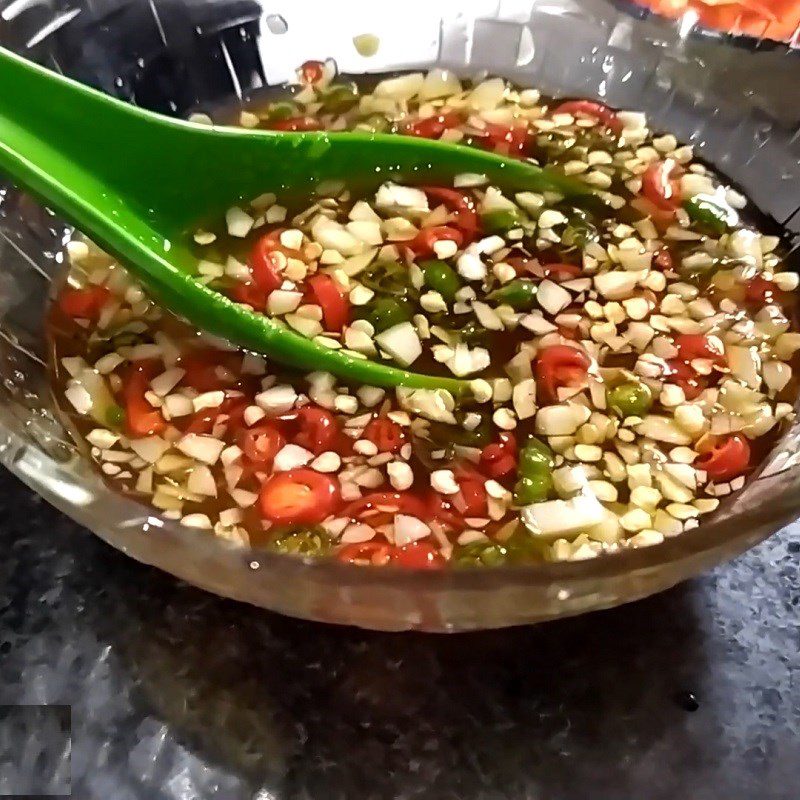 Step 3 Make the salad dressing for crispy green mango squid salad