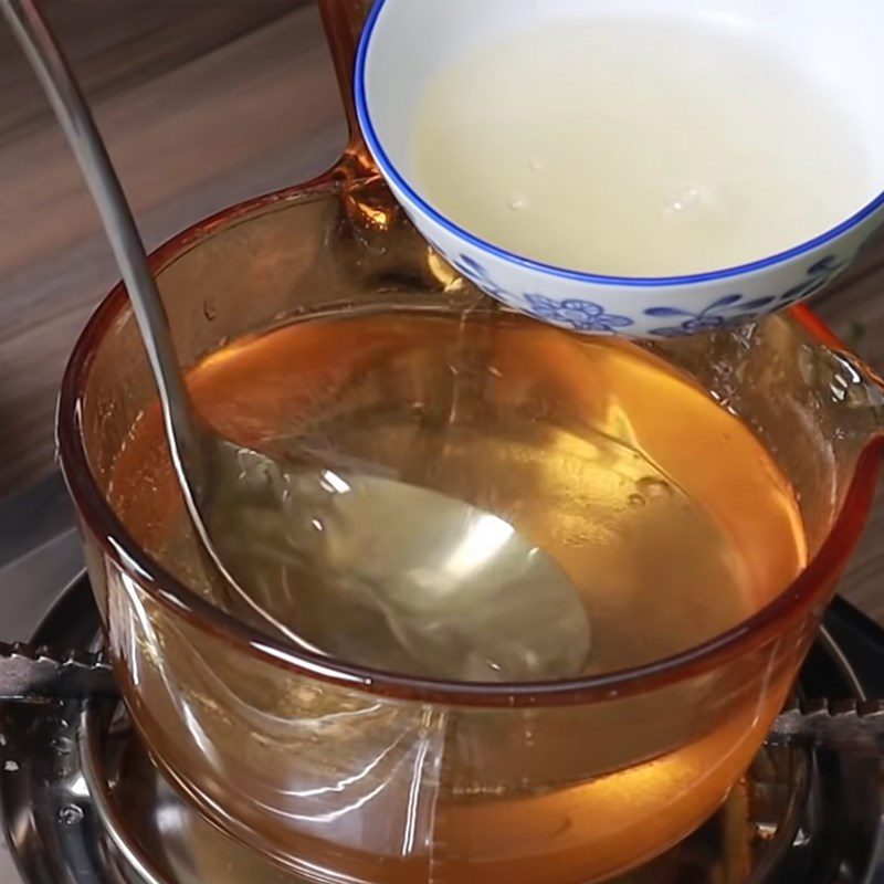 Step 2 Making pandan jelly and coconut jelly Yellow rose jelly