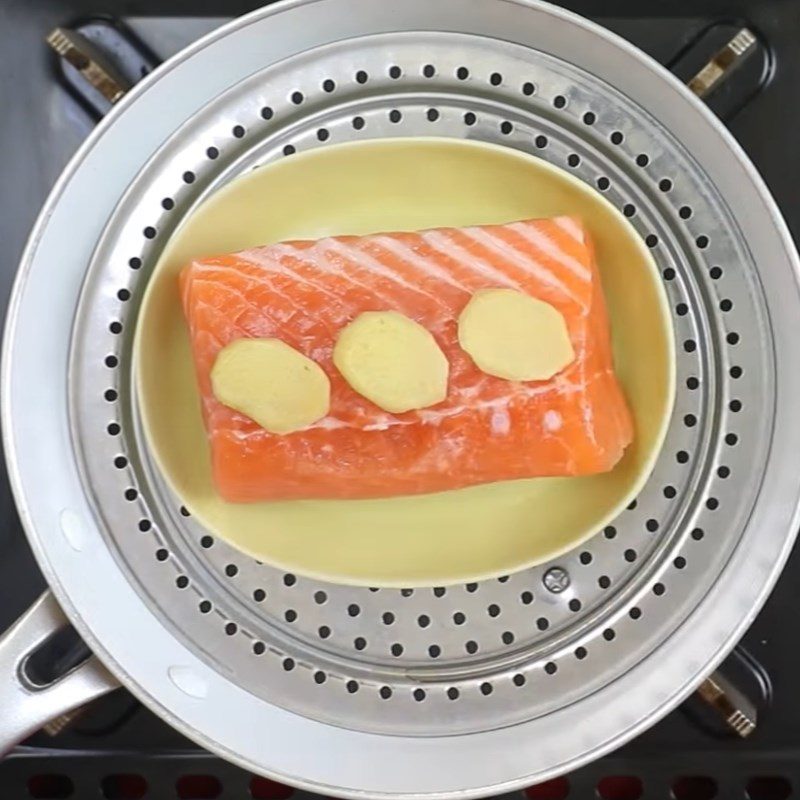 Step 2 Make salmon flakes for Pea porridge with salmon flakes