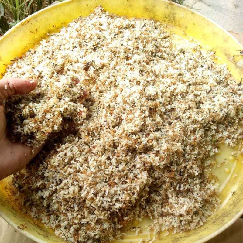 Step 1 Clean the ants for Sour Ant Soup