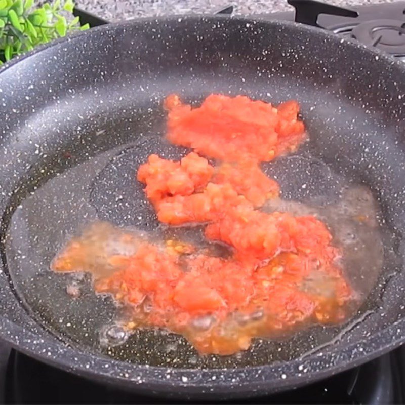 Step 4 Make tomato sauce Eggplant roll with grilled meat