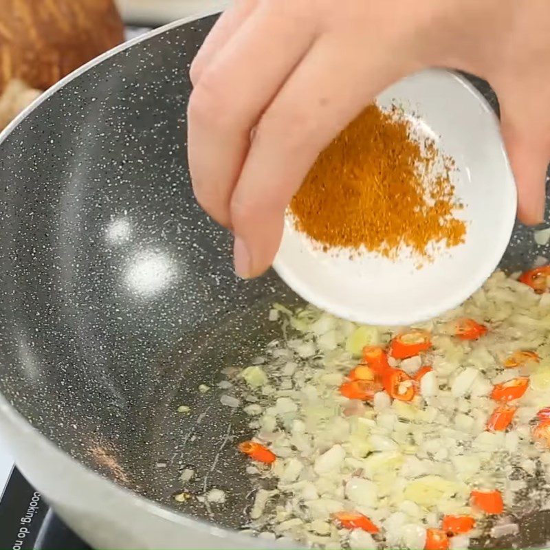 Step 2 Make curry sauce Snails stir-fried with curry