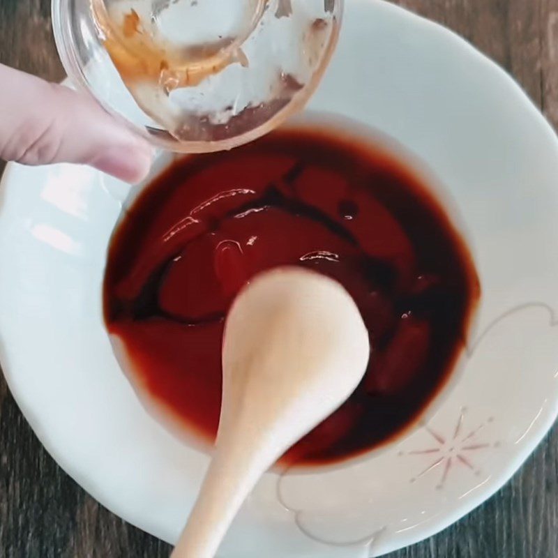 Step 3 Make sweet and sour sauce Pork stir-fried with lychee