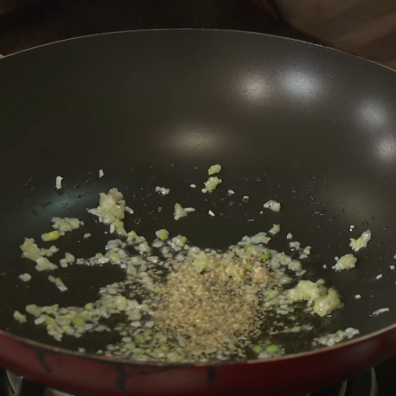 Step 3 Make oyster sauce Stir-fried broccoli with oyster sauce