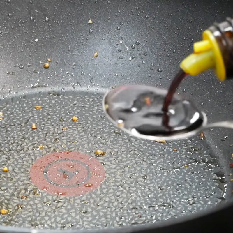 Step 5 Making soy sauce Crispy fried chicken gizzards