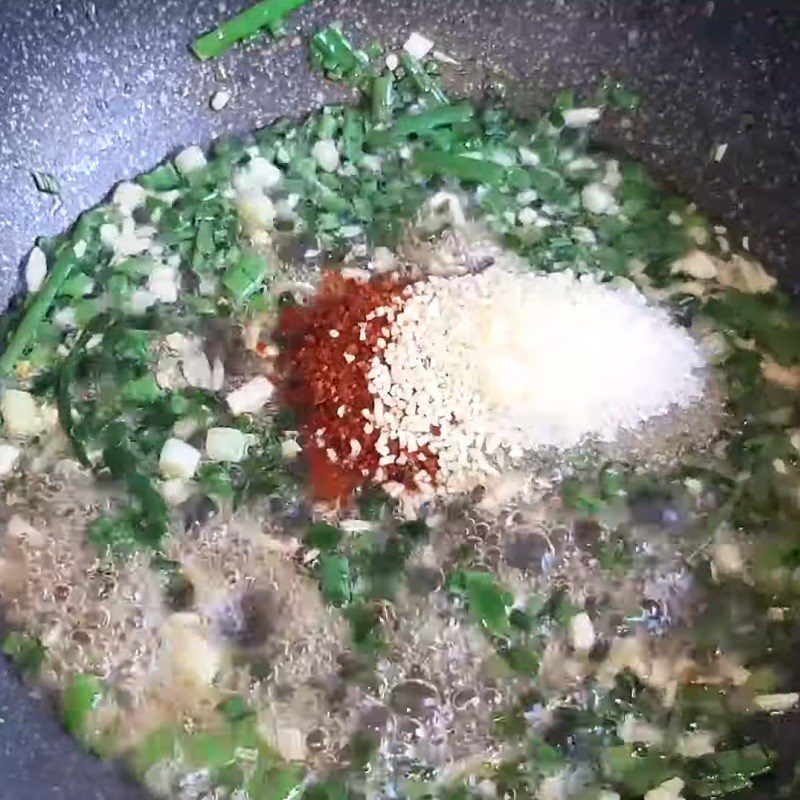 Step 3 Make the sauce and fry with fish sauce Fried gluten with fish sauce