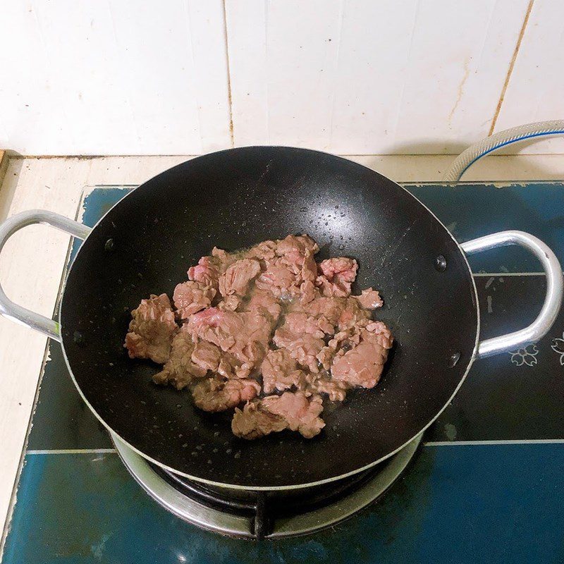 Step 3 Making Beef Stir-fried with Potatoes Beef Stir-fried with Potatoes