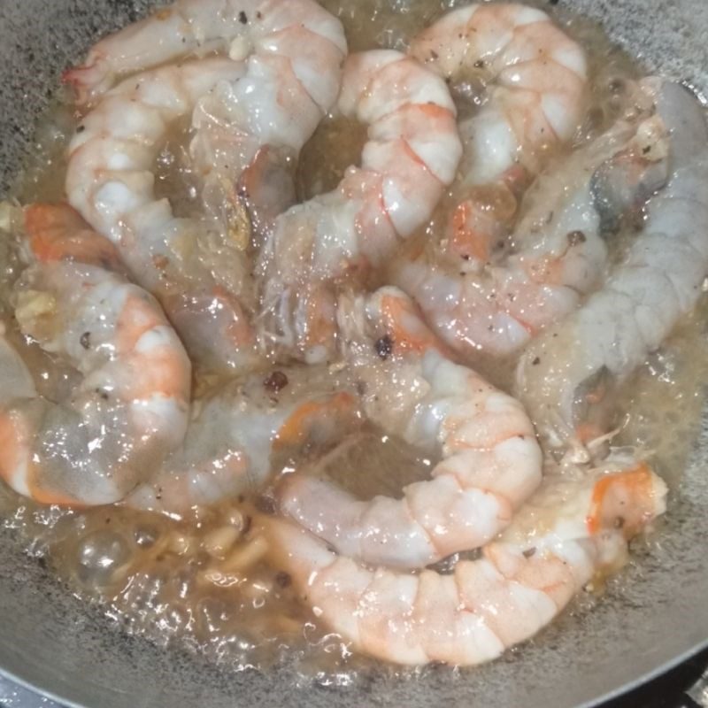 Step 2 Making salty shrimp Salty shrimp