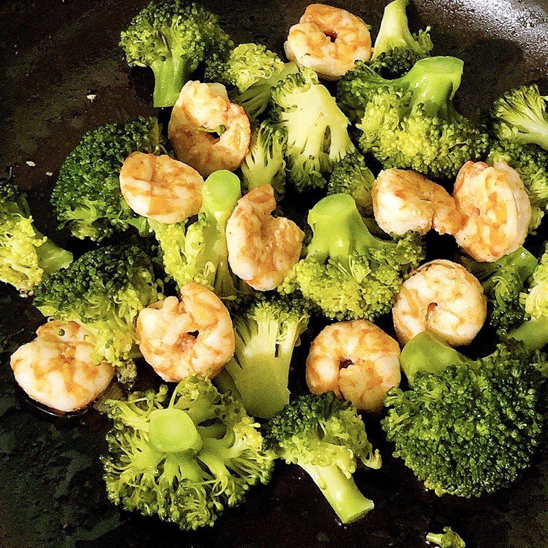 Step 2 Stir-fried shrimp with broccoli Stir-fried shrimp with broccoli