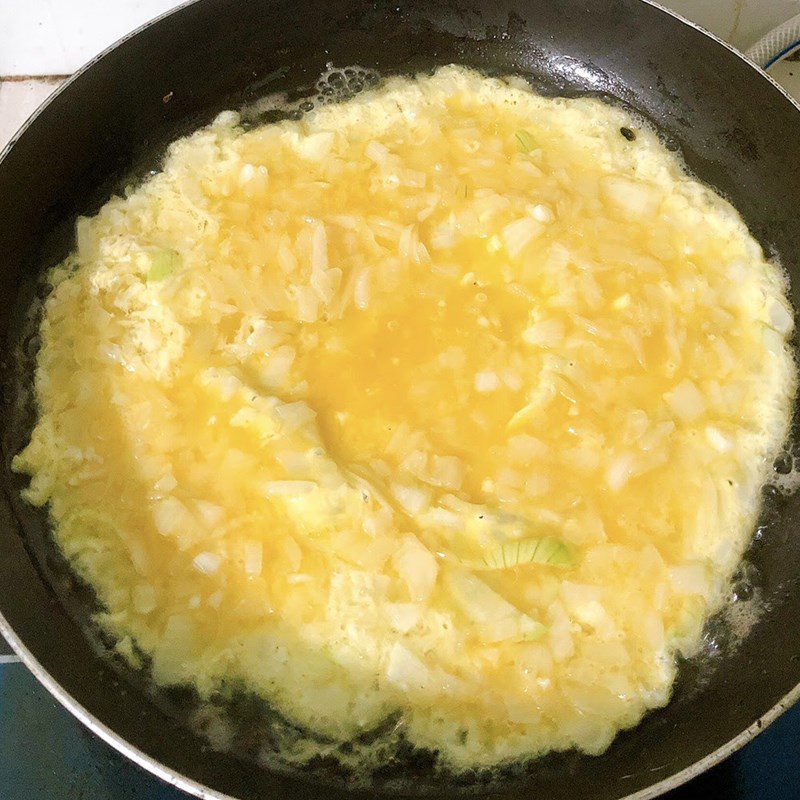 Step 2 Make fried eggs with onions Fried eggs with onions