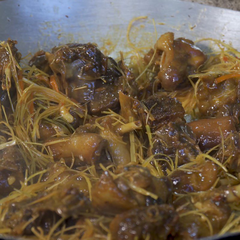 Step 4 Making fried duck with fish sauce Fried duck with lemongrass and chili fish sauce