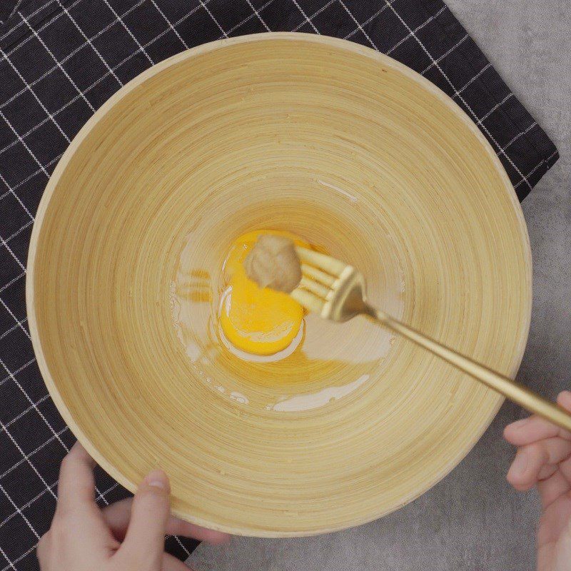 Step 3 Making the cake crust Mooncake shaped like an animal