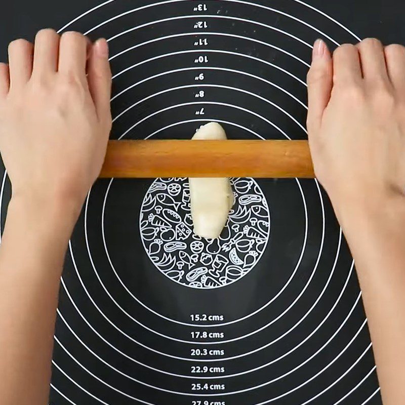 Step 3 Rolling the dough for melting salted egg pastry