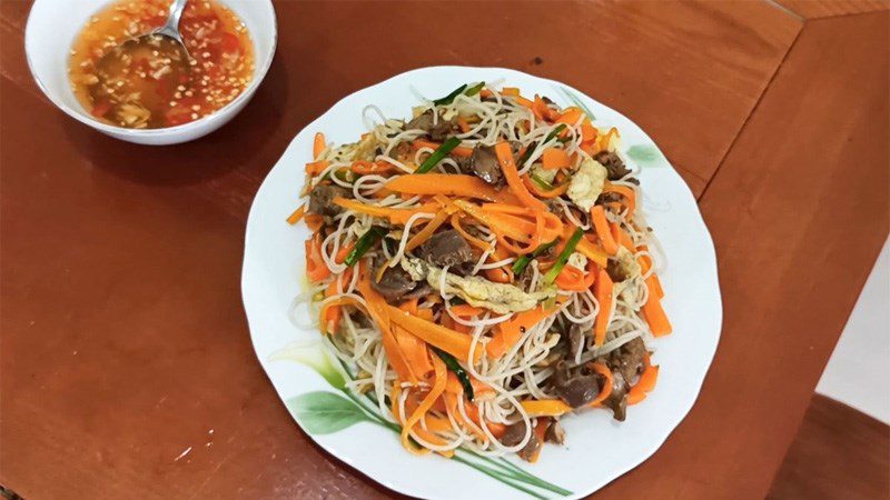 stir-fried chicken intestines with rice vermicelli