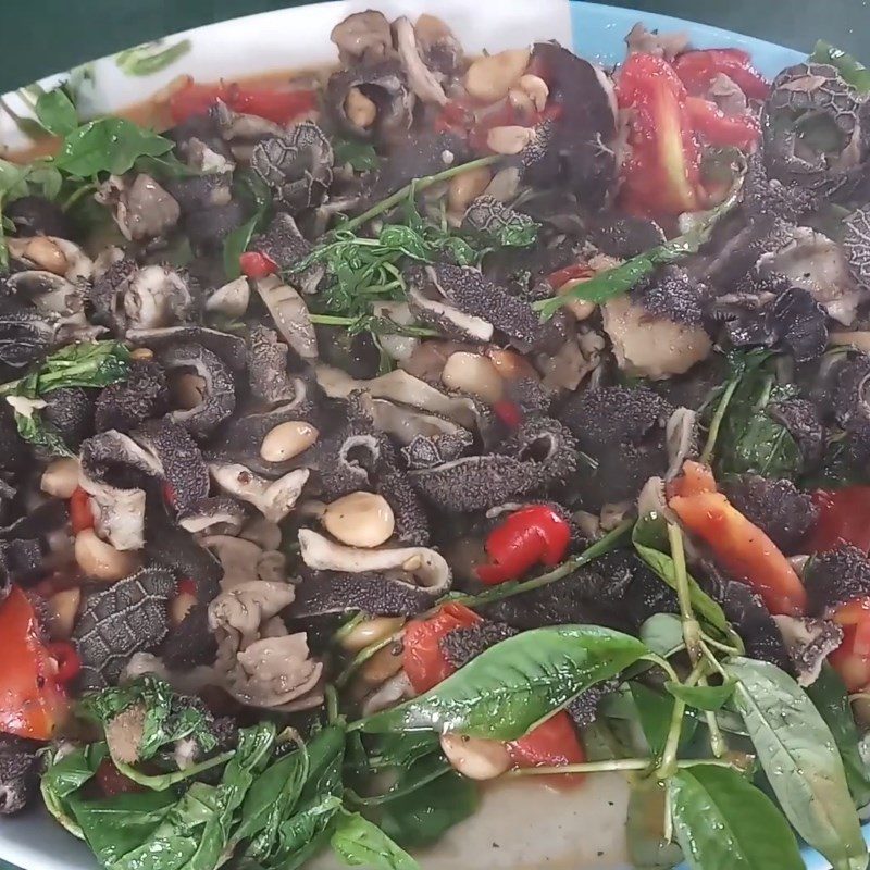 Step 4 Final product Stir-fried goat intestines with Vietnamese coriander