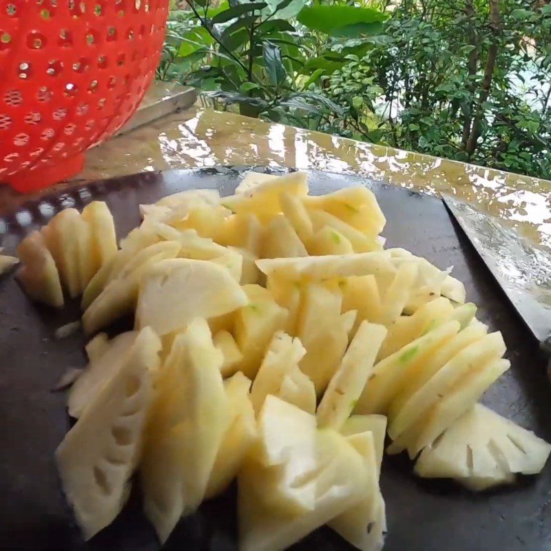 Step 2 Prepare other ingredients Goat intestines stir-fried with pineapple