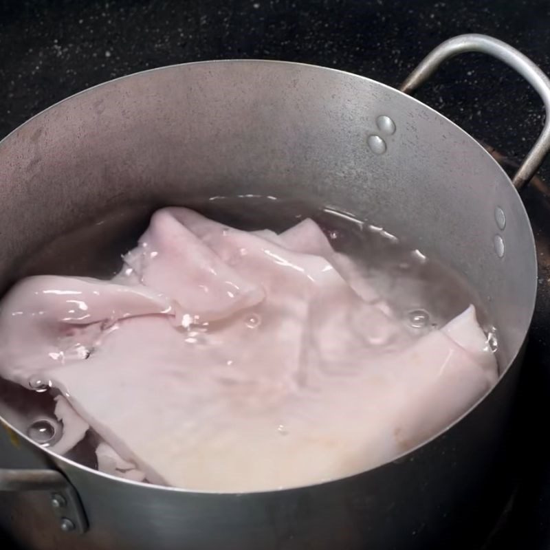 Step 2 Prepare and boil pig skin Pig skin (pork rind) soaked in lemongrass