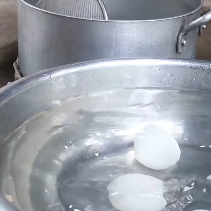 Step 1 Boil duck eggs Stir-fried duck eggs with satay