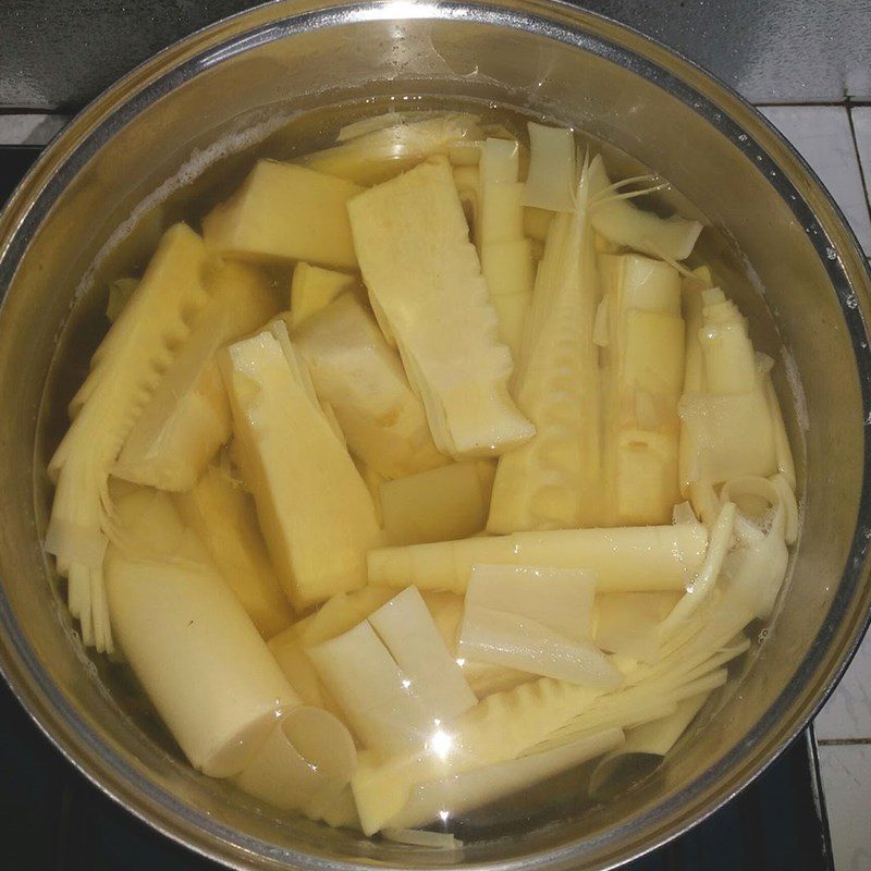 Step 2 Boil bamboo shoots Keep fresh bamboo shoots in the refrigerator